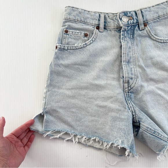 Zara High Rise Raw Hem Denim Jean Shorts Light Wash - Picture 3 of 5